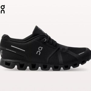 Selling Cloud On shoes in women’s size 8.